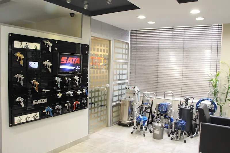 نمای داخلی شرکت بازرگانی ابزار ره‌آورد